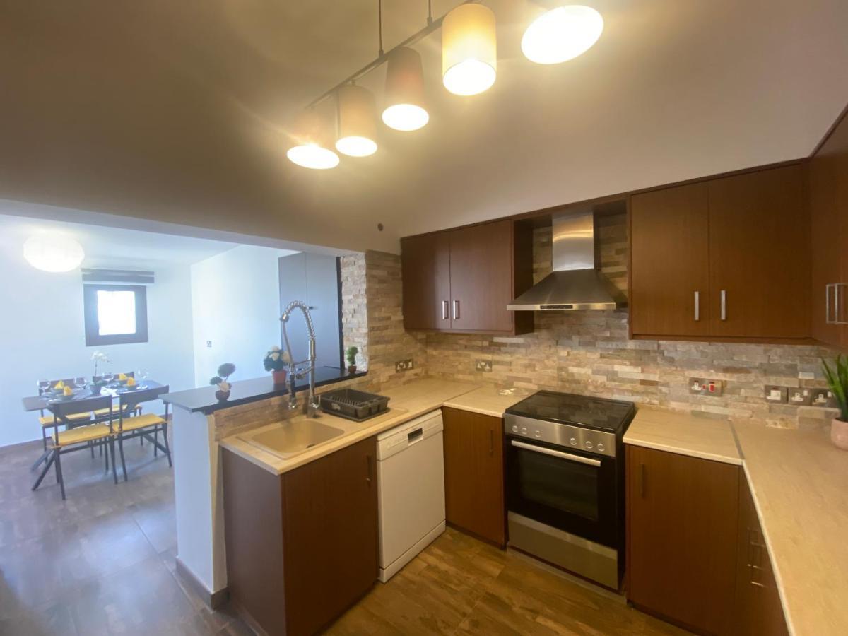 Philip Spacious Apartment Limassol Eksteriør billede